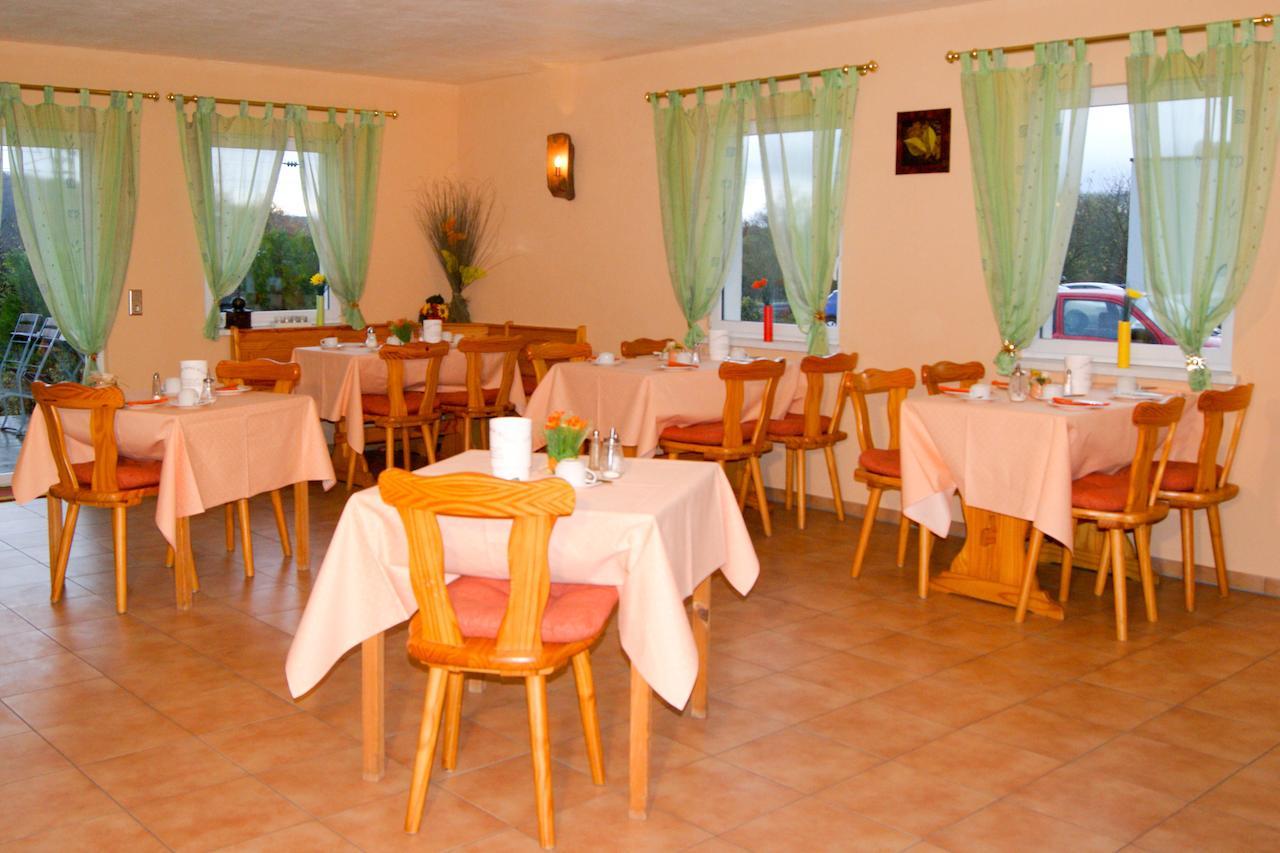 Hotel Schonunger Bucht Waigolshausen Экстерьер фото